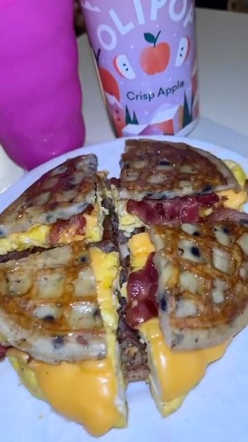 Eggo Waffle Sandwich, Waffle House Sandwich, Waffle Breakfast Sandwich, Waffle Sandwich Breakfast, Eggo Waffles, Sandwich Wraps, Waffle Sandwich, Waffle House, Num Num