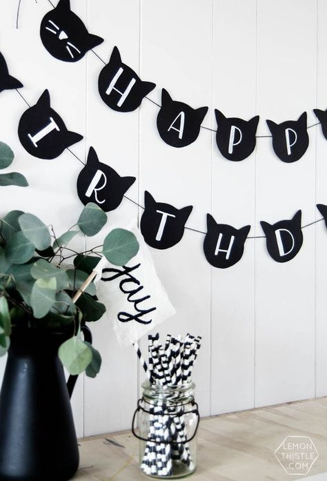 Cat Garland, Cat Banner, Kitten Birthday Party, Cat Themed Parties, Cat Themed Birthday Party, Diy Birthday Banner, Anniversaire Diy, Kitten Birthday, Birthday Party Decorations Diy