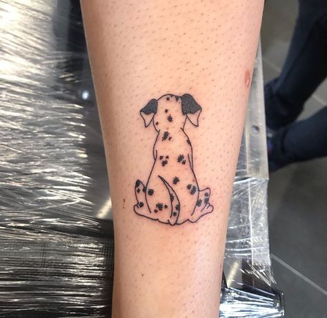 Dalmatian Line Art, Dalmation Tattoo Ideas, Dalmatian Tattoo Simple, 101 Dalmations Tattoo, Dalmation Tattoo, Dalmatian Tattoo, Puppy Tattoo, Dog Line Art, Awesome Tattoos