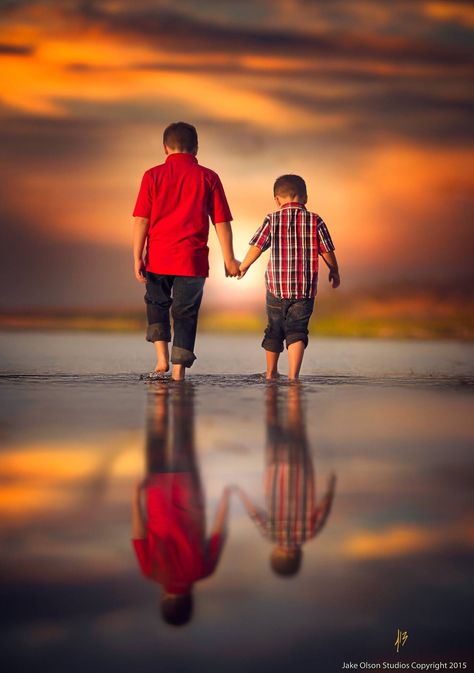 Jake Olson, of course! Brother Photos, Motivational Photos, Sister Poses, Red Background Images, Line Art Images, Gals Photos, Wedding Couple Poses Photography, Iphone Background Images, Fancy Video