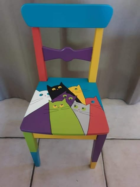 Painted Chair Ideas, Chair Painting Ideas, Painted Chairs Diy, Diy Kids Chair, Chair Painting, Painted Furniture Designs, Hand Painted Chairs, Repainting Furniture, Painted Stools