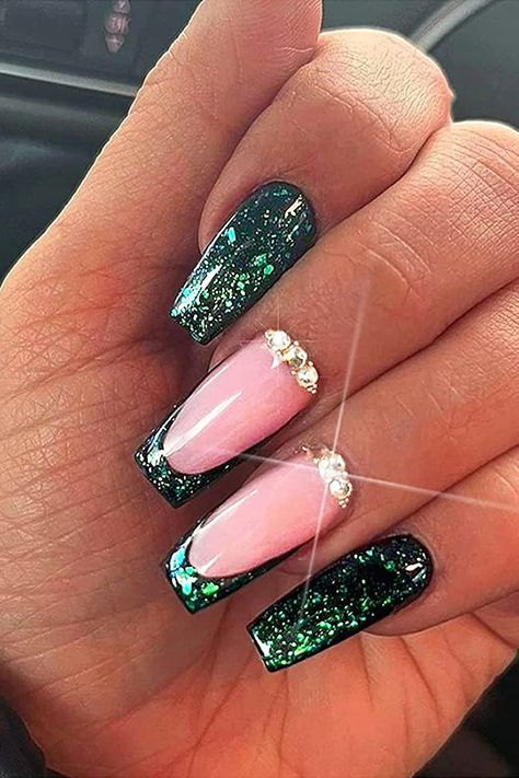 Emerald Press on Nails Coffin Shape Fake Nails French Tip Press on Nails with Glitter & Rhinestones Check more at https://mangadexx.com/emerald-press-on-nails-coffin-shape-fake-nails-french-tip-press-on-nails-with-glitter-rhinestones/ French Tip Green Nails, Fake Nails French Tip, Nails Coffin Shape, Colourful Acrylic Nails, Diamond Nail Designs, Press On Nails Coffin, Green Aura, Nails French Tip, Emerald Nails