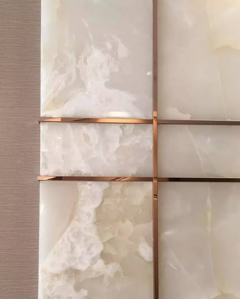 Helen Green Design Studio on Instagram: “Rose gold. ------------------------------------ Close-up details of this rose gold lined marble, against soft lined wallpapering,…” Cream Marble Texture, Rose Gold Interior Design, Ash Wood Floor, Metal Interior Design, Gold Interior Design, Rose Gold Interior, Helen Green, Marble Detail, Rose Gold Texture