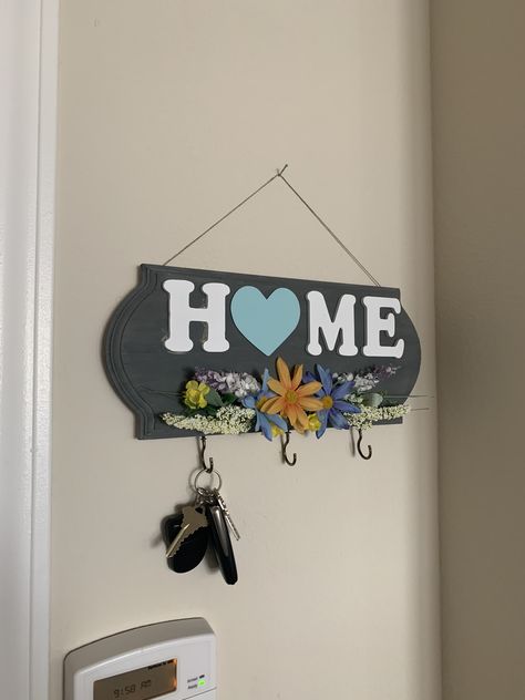 Key Hanger Ideas, Craft Challenge, Wooden Key Holder, Gray Coat, Key Chain Holder, Key Hanger, Home Sign, Grey Wash, Wooden Board