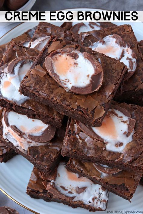 Brownies Gooey, Gooey Chocolate Brownies, Recipes Brownies, Egg Cupcakes, Easter Party Food, Baking Treats, High Calorie, Drink Inspiration, Brownie Toppings