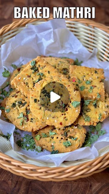 Henna Aggarwal on Instagram: "🍘Baked Mathri🍘 Crispy Baked Methi Mathri – the baked version of the traditional mathri is easy to make and a healthier alternative to the fried ones!  Rice Flour- 1/2 Cup Besan- 1/4 Cup Sooji- 3 Tbsp Salt- 1/2 Tsp Pepper Powder- 1/4 Tsp Heeng- 2 Pinches Haldi- 1/4 Tsp Chilli Powder- 2 Tsp Ajwain- 1/4 Tsp Kasuri Methi- 1 Tbsp Jeera- 1/2 Tsp Dhaniya Powder- 1/2 Tsp Sesame Seeds- 1 Tbsp Flax Seeds- 1 Tbsp Ghee- 3 Tbsp Water- 5 Tbsp  #Mathri #BakedMathri #Snack #IndianSnack #Mathi #SnackTime  [Mathri Recipe, Baked Mathri, Indian Snack, Snacks, Easy Recipes, Baked Recipes]" Baked Mathri Recipe, Methi Mathri Recipe, Rice Flour Recipes Indian, Mathri Recipe Indian Snacks, Mathi Recipe, Quick Snacks Easy Indian, Baked Indian Snacks, Diwali Treats, Mathri Recipe