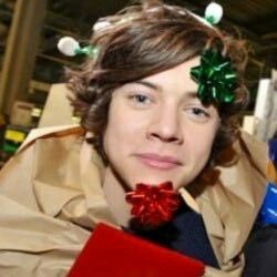 My xmas gift Christmas Harry Styles, Harry Styles Christmas, Besties Christmas, Harry Styles Pictures, Rare Pictures, Harry Edward Styles, Edward Styles, Xmas Gifts, Harry Styles