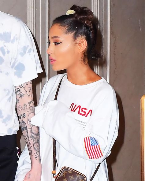 Ariana Grande Short Hair, Ariana Grande Real Hair, Hair Diseases, Nasa Sweatshirt, Buns Hairstyles, Vibrant Red Hair, Ariana Grande Hair, Popular Girls, Double Buns