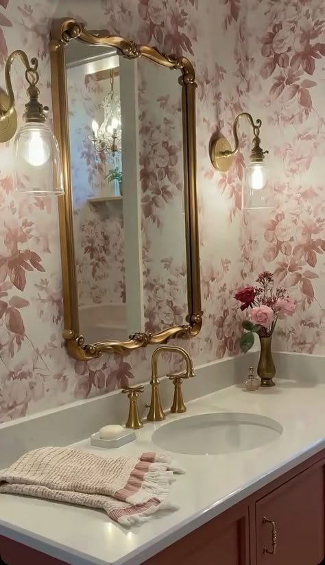 Drømme Bad, Girly Bathroom, Casa Vintage, Home Decoration Ideas, Dream House Rooms, Bathroom Inspiration Decor, Ideas Living Room, Home Decor Living Room, Home Decorating Ideas