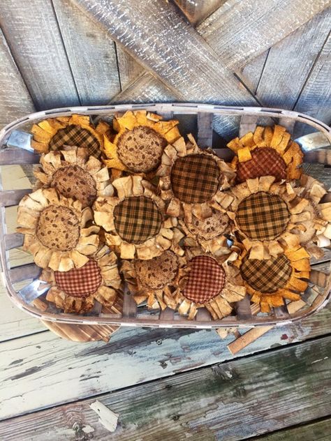 Bathroom Design Farmhouse, Boho Bathroom Design, Primitive Sunflowers, Fall Sewing Projects, Sunflower Crafts, Fall Sewing, Farmhouse Crafts, Primitive Fall, Fall Halloween Crafts