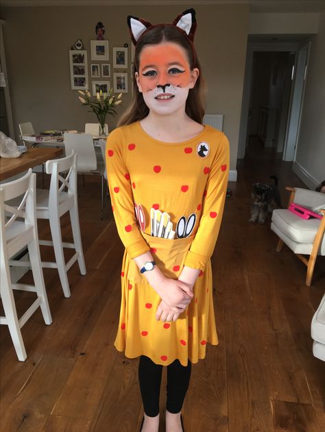 Fantastic Mrs Fox dress & face paint. World Book Day Roald Dahl Dress Up, Fox Face Paint, Fox Outfit, World Book Day Costumes, Fox Costume, Book Day Costumes, Fox Dress, Rose Crafts, Book Week Costume