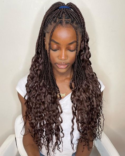 Knotless Braids with Undone Ends Knot Less Box Braids With Curly Ends, Box Braids With Ends Out, Curly Medium Box Braids, Braids With The Ends Out, Black Braids Hairstyles With Curls, Knotless With Human Hair Ends, How To Style Braids With Curls At The End, Colour 30 Knotless Braids With Curls, Knotelles Braids With Curls