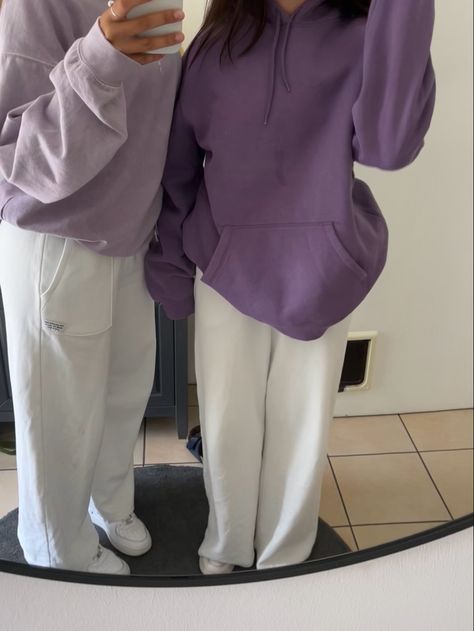 Purple Comfy Outfit, Purple Hoodie Outfit Aesthetic, Dark Purple Hoodie Outfit, Purple And Beige Outfit, Lavender Hoodie Outfit, Purple Crewneck Outfit, Purple Hoodie Aesthetic, Purple Sweatshirt Outfit, Purple Sweatpants Outfit