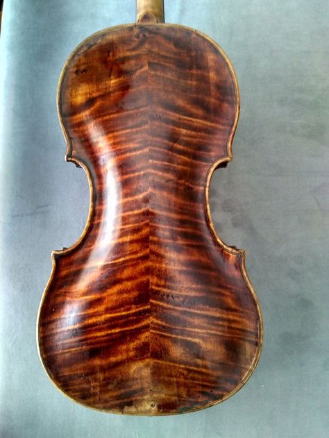 Old Violin, Violin Art, Violin Strings, Electric Violin, Violin, Old Photos, Musical Instruments, Music Instruments, Musical