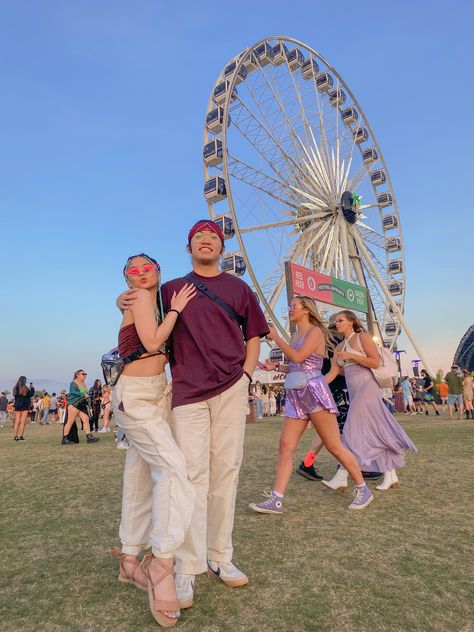 Charlotte Dalessio Coachella, Cochella Outfits Celebrities 2022, Ferris Wheel Coachella, Hailey Bieber Coachella 2022, Coachella 2022, Coachella Valley Music And Arts Festival, Cute Couple Outfits, Fair Grounds, Travel