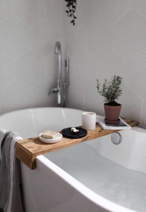 Minimal Bathroom, Bathroom Counter Decor, Wooden Bath, Bath Tray, Scandinavian Bathroom, Counter Decor, Bad Design, Contemporary Bathrooms, Bathroom Layout