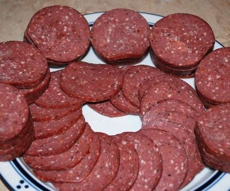 Recipe for Quality Homemade Deer Bologna Deer Bologna Recipe, Homemade Bologna, Venison Summer Sausage Recipe, Homemade Summer Sausage, Cooking Sausage, Preserving Meat, Venison Sausage Recipes, Summer Sausage Recipes, Bologna Recipes