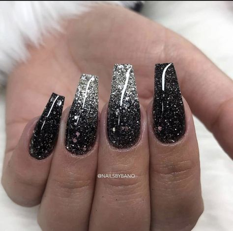 Nail Art Paillette, Nailart Glitter, New Year Nails, Black Nails With Glitter, New Years Nail Designs, New Years Eve Nails, Silver Glitter Nails, Milky Nails, Nails Homecoming