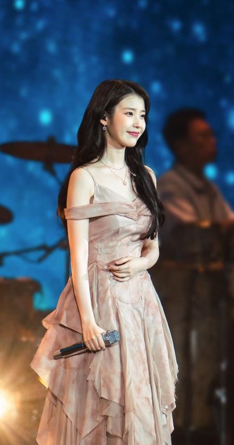 Iu Outfits, Iu Short Hair, Iu Dress, Luna Fashion, Lee Ji Eun, Kpop Concert Outfit, Iu Fashion, New Chapter, Perfect Body