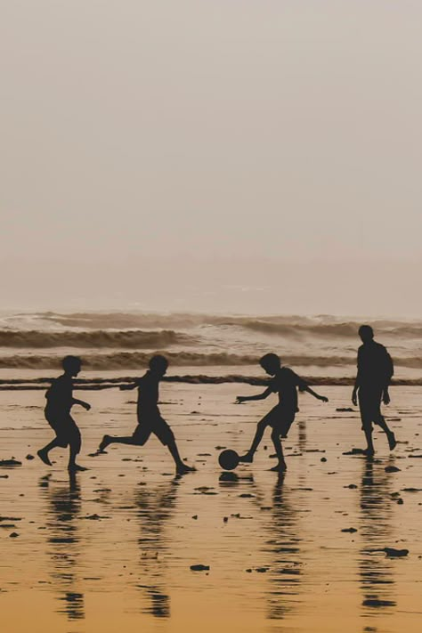 People Playing Soccer, Football Brazil, Messi Gif, Beach Soccer, Soccer Photography, Football Photography, Playing Soccer, Soccer Life, Soccer Tips