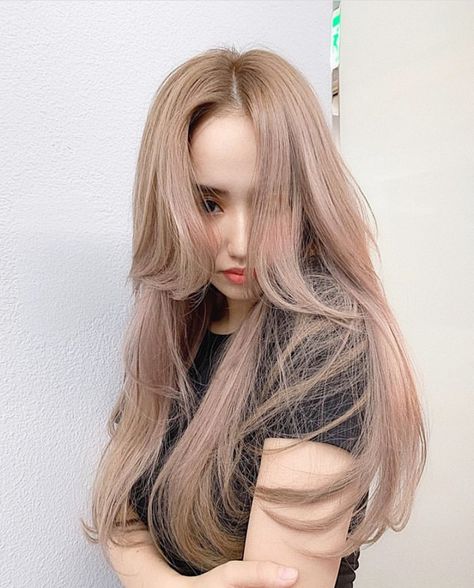 Korean Haircolour Women, Blonde Hair On Asian, Blonde Hair On Asian Women, Blonde Asian Hair, Beige Blonde Hair, Ash Pink, Pink Blonde, Hairstyles Theme, Pink Blonde Hair