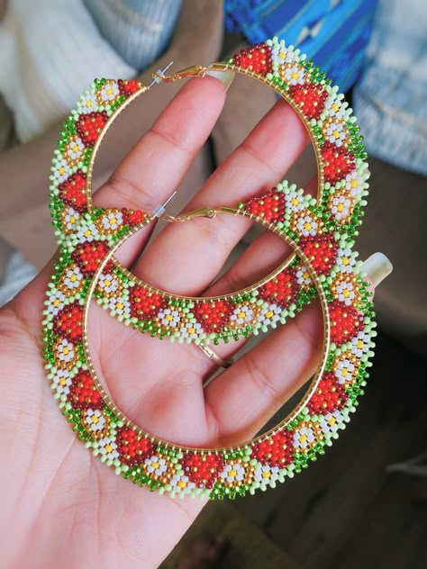 Beaded Strawberry, Beautiful Beaded Earring, Seed Bead Jewelry Patterns, Native Beading Patterns, Seed Bead Crafts, Beadwork Designs, Diy Bags Patterns, Native Beadwork, Brick Stitch Earrings