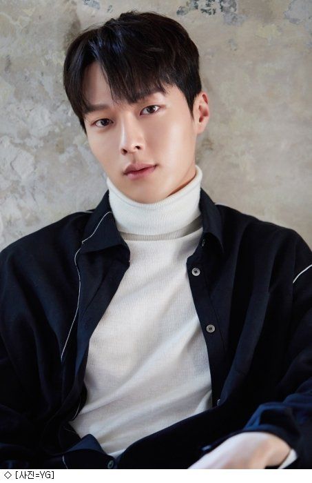 Chang Ki-yong Reveals the Secrets of Being the Youngest on "Go Back Couple" Asian Man, Drama, Turtle Neck, Wall, Black