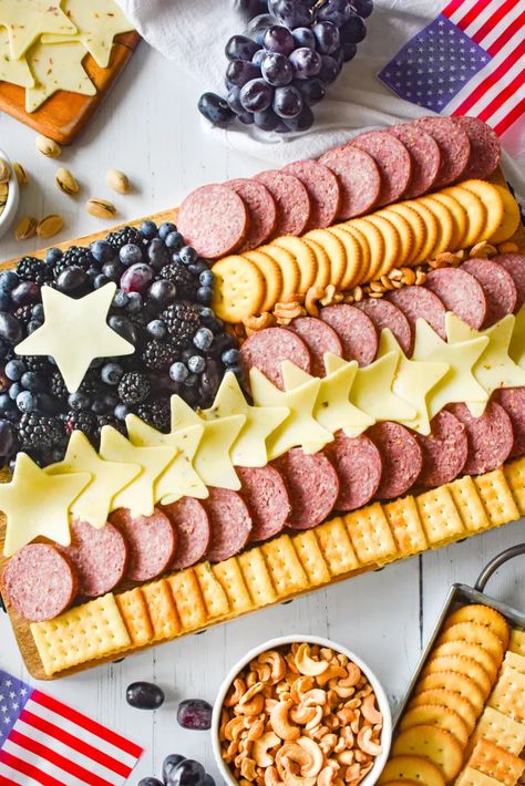 Patriotic Charcuterie Board Ideas Flag Charcuterie Board, Dance Around The Kitchen, Tailgate Snacks, Party Snack Food, Pinwheel Recipes, Meat Appetizers, Charcuterie Recipes, Party Platters, Food Trays