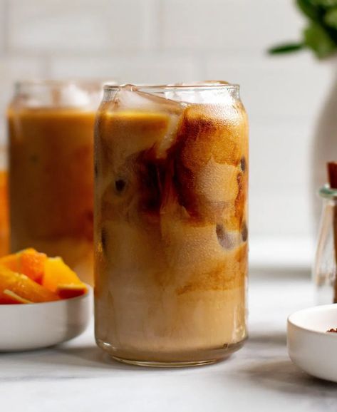 Orange Iced Latte - #foodbyjonister Caramel Iced Coffee Recipe, Fall Coffee Recipes, Orange Simple Syrup, Make Iced Coffee, Cinnamon Simple Syrup, Espresso Martini Recipe, Best Iced Coffee, Orange Syrup, How To Make Ice Coffee