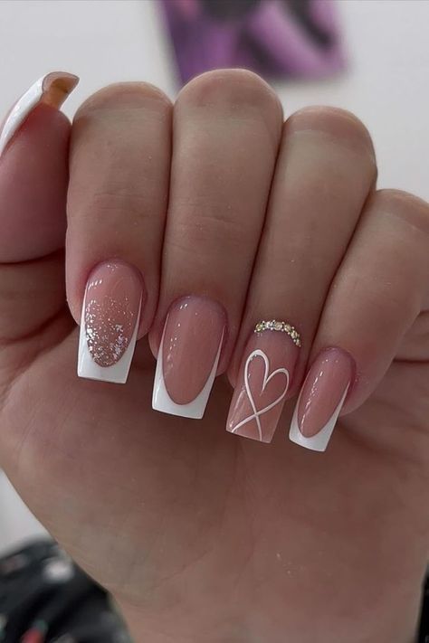 White Nails Acrylic French Tips, Nails Fancy, White French Tip Nails Design, Fancy French Nails Design, Nails French Design, Manicure Designs For Short Nails, Short White Nails Design Ideas, White French Nail Designs, Nails Short French Tip