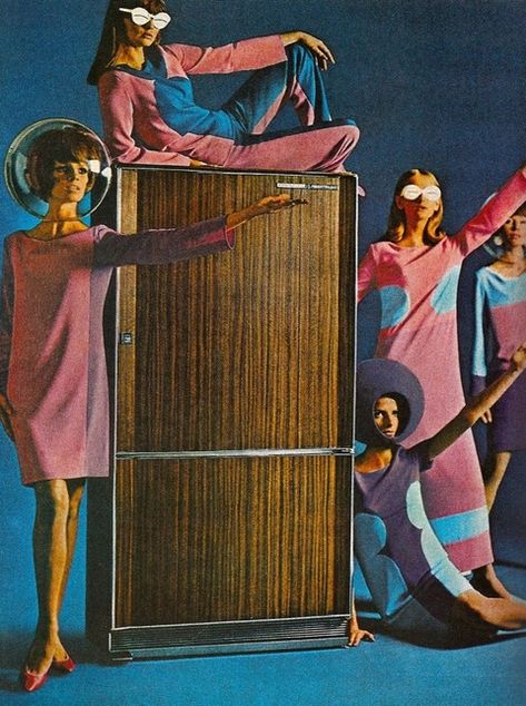 Space refrigerators. 60s Space Age, Space Age Fashion, General Aesthetic, Space Fashion, Space Girl, Atomic Age, Futuristic Fashion, Retro Futuristic, Futurism