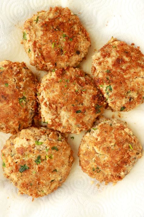 Simple Salmon Patties Recipe, Canned Salmon Cakes, Old Fashioned Salmon Patties, Fresh Salmon Patties, Homemade Salmon Patties, Southern Salmon Patties, Best Salmon Patties, Baked Salmon Patties, Salmon Croquettes Recipe