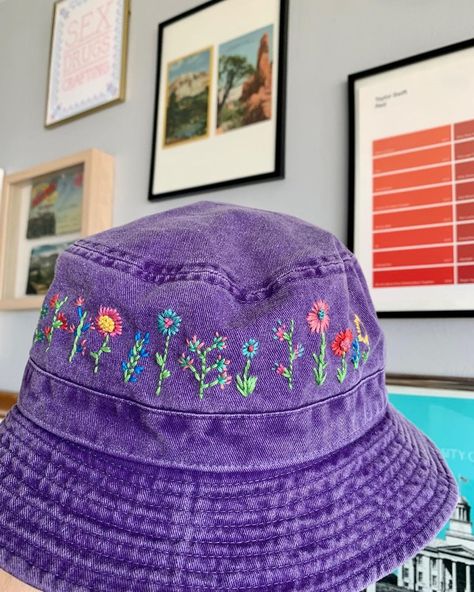 Bucket Hat Diy, Diy Bucket Hat, Blob Painting, Cute Bucket Hats, Embroidered Bucket Hat, Pocket Embroidery, Yarn Thread, Hat Embroidery, Embroidered Hat