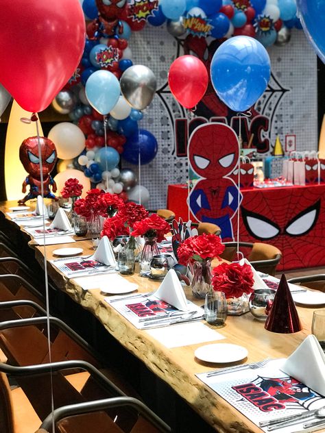 Spiderman Party Table Decor, Spiderman Table Centerpieces, Spiderman Party Table, Spiderman Candy Table, Spiderman Table Decorations, Spiderman Theme Birthday Party, Spiderman Theme Birthday, Birthday Candy Table, Avengers Theme Birthday