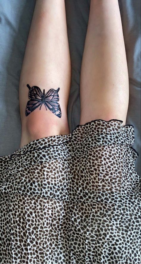 #tattoo #kneetattoo #butterflytattoo #womenstattoos #legtattoos Butterfly Below Knee Tattoo, Butterfly Under Knee Tattoo, Butterfly Tattoo Knee, Butterfly Knee Tattoo, Under Knee Tattoos Women, Under Knee Tattoo, Butterfly Thigh Tattoo, Micro Tattoo, Knee Tattoos