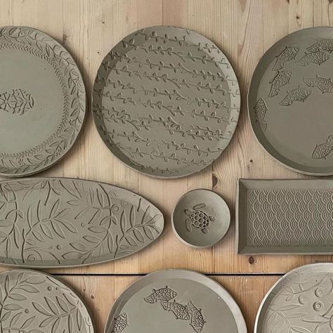 7,696 Likes, 55 Comments - Love in Pottery (@loveinpottery) on Instagram: "by @hannaluehl. This Is How I make my stamped plates. I don’t have a slap roller so I use a lau..." Slap Pottery, Carved Designs, Art Lovers, Clay Projects, Lovers Art, Carving, Stamp, Ceramics, Flowers