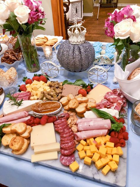 French Cheese Board Platter Presentation, French Cheese Plate, Appetizer Boards, French Cheese Board, French Appetizers, Antipasti Platter, Mary Birthday, Cinderella Ball, French Wines