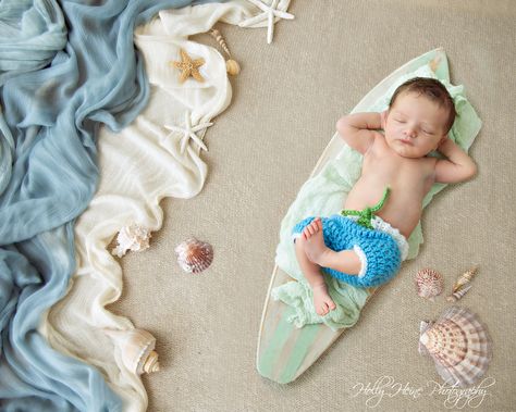 Newborn Photography Creative, Beach Baby Photography, Monthly Photoshoot, Baby Captions, Baby Milestones Pictures, Foto Newborn, Monthly Baby Pictures, Newborn Photography Boy, Monthly Baby Photos