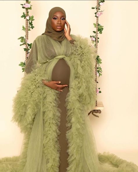 Ankara Maternity Gown Styles, Maternity Shoot Outfit, Bubu Gown Styles, Maternity Photoshoot Outfits, Modest Dresses Fashion, Preggo Fashion, Pretty Pregnant, Chic Dress Classy, Mode Turban