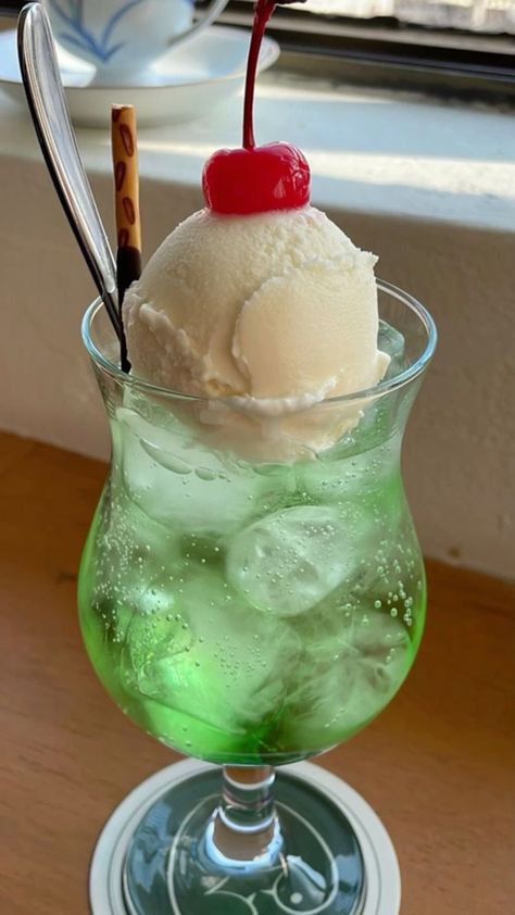 Melon Cream Soda, Melon Soda, Cream Soda, Croquettes, Cute Desserts, Foods And Drinks, Food Obsession, Cafe Food, Food Illustrations