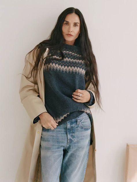 Demi Moore Stars in J.Crew's Iconic Catalog: See Her Chic Fall Looks Barn Jacket, Fall Attire, Blonde Hair Inspiration, Demi Moore, Style Mistakes, Effortless Chic, Celebrity Entertainment, Cozy Knits, Fall 2024