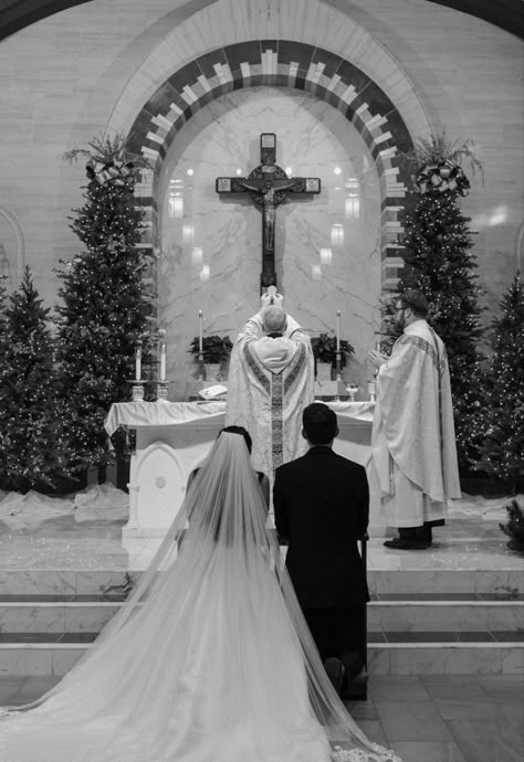 Wedding Ceremony Vision Board, Catholic Wedding Aesthetic, Catholic Wedding Photography, Church Wedding Photos, Church Wedding Photography, Catholic Wedding Traditions, Catholic Marriage, Catholic Wedding Ceremony, Shooting Couple