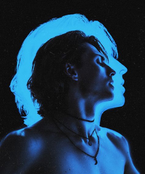 Person In Blue Lighting, Album Art Photography, Kevin Core Aesthetic, Portrait Dark Background, Cool Portrait Ideas, Unique Lighting Photography, Self Portrait Background Ideas, One Color Photography, Experimental Portrait Photography