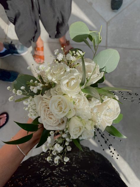 Hoco Bouquet Green Dress, Hoco Bouquet, Hoco Flowers, Homecoming Inspo, Prom Flowers Bouquet, 2024 Manifestations, School Dance Ideas, Prettiest Flowers, Hoco 2024