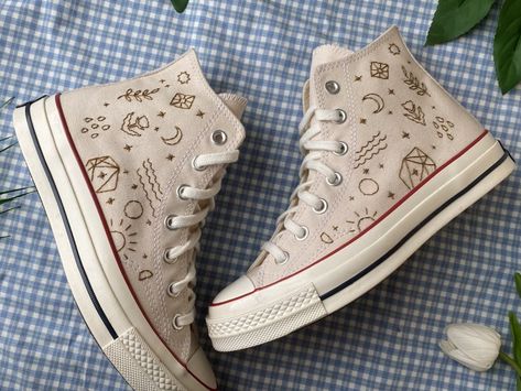 Converse Flower Embroidery, Black Converse High Tops, Flower Converse, Embroidery Converse, Converse Wedding, Embroidery Canvas, Embroidered Converse, Black High Top Converse, Wedding Converse