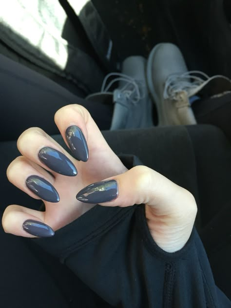 grey stilleto nails Dark Grey Nails, Grey Gel Nails, Almond Acrylic Nails Designs, Grey Acrylic Nails, Grey Nails, Grey Nail Designs, Winter Nails Acrylic, Gray Nails, Almond Acrylic Nails