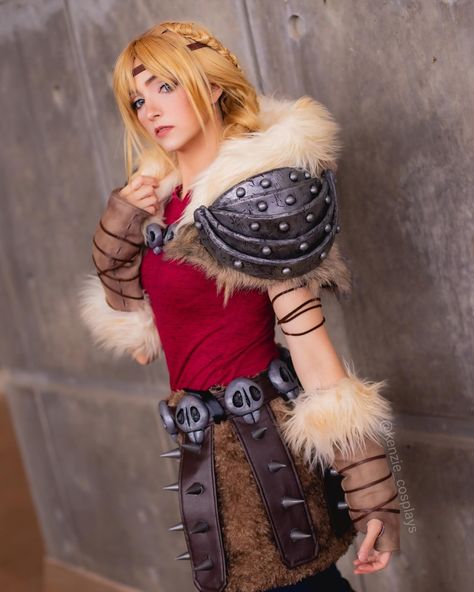 “Legend says that when the ground quakes or lava spews from the earth it’s dragons. Letting us know they’re still here.” 🐉 HTTYD 2 Astrid 📸: @deaththeasian How are you guys feeling about a live action How to Train Your Dragon? This series holds a huge place in my heart because it’s what began my love for cosplay and it’s overall an amazing series. I’ve done 3 Astrid cosplays and want to do more of that tells you how much I love these movies 😂 No matter what they do or don’t do, I will alwa... Liui Aquino, Astrid Costume, Astrid Cosplay, Astrid Hofferson, Batman Christian Bale, Httyd 2, Armor Clothing, Larp Armor, Dragon Costume