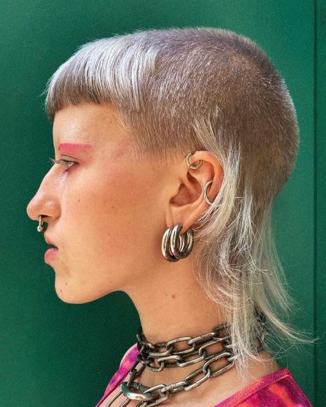 Hair TV / Tools / Party on Instagram: “Mullet Monday action 💥🧑‍🎤@aziza.bouzerba it’s a Punk mood ⁣@kloyhem .⁣ .⁣ .⁣ .⁣ .⁣ #80sfashion #bangs #blondehair #crafthairdresser…” Punk Haircut, Versatile Haircut, Chelsea Cut, Short Punk Hair, A Punk, Edgy Short Hair, Punk Hair, Alternative Hair, Hair Reference