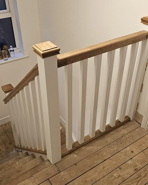 Odd shape staircase thats now the centerpiece of this home. Mixing white and natural oak to create a modern look #staircasebanisters Oak And Painted Staircase, Staircase Ideas Oak, White And Oak Bannister, Bottom Of Stairs Ideas, White And Oak Staircase, Oak Staircase Ideas, Oak And White Staircase, White And Wood Stairs, Wooden Bannister Ideas