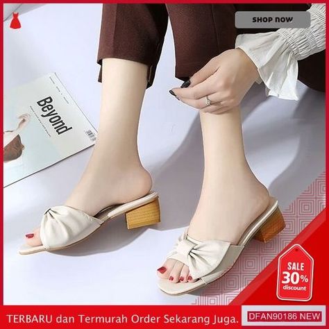 Jual Murah Seri JUAL DFAN90186W75 SEPATU N SANDAL WA34x075 WANITA HAK TAHU TERBARU BMGShop BMG Tanah Abang INFO:   DESKRIPSI  Jagan Nunggu Stok Habis Yah Sis Seri Dfan90186w75 Sepatu Dan Sandal Wa34x075 Wanita Hak Tahu Terbaru Sepatu Wanita BMGShop INFO BAHAN: Sintesis Tinggi Heels (cm)5cm Locid Local Indonesia Ukuran No: 37 38 39 225 Ready juga sepatu mizuno di BMGShop. Queen B, Fashion Studio, Salvatore Ferragamo Flats, Flat Shoes, Heeled Mules, Mule Shoe, Fashion Nova, Fashion Photography, Slippers